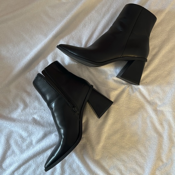 BP Loren pointed toe booties - Picture 2 of 5